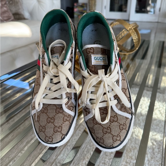 Gucci Beige Canvas Sneakers with Green and Red Stripes. - Picture 7 of 8